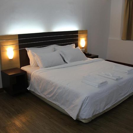 Sara Hotel Лабуан Экстерьер фото